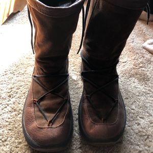 Mens ULU boots size 9